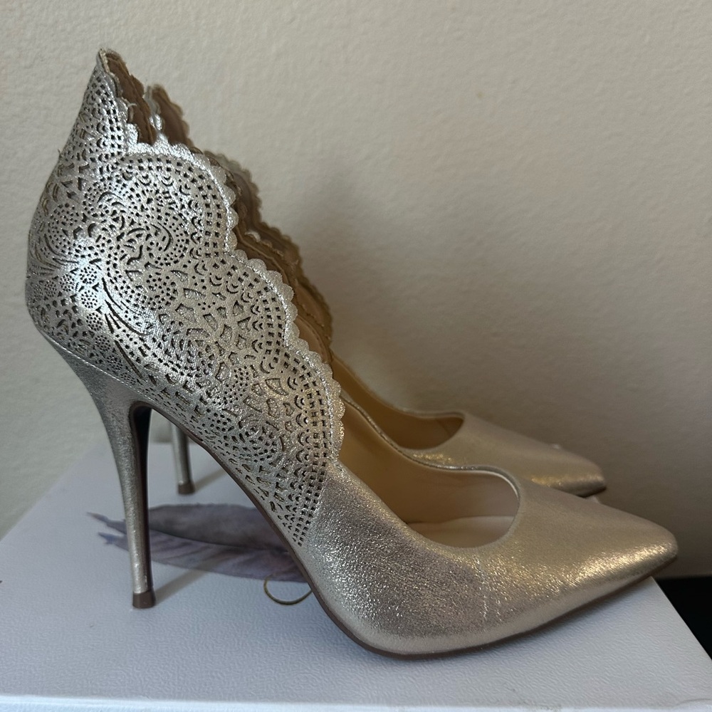 Jessica Simpson Wilsa Gold Heals- Size 8.5